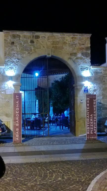 Abas Ristorante Pizzeria Affittacamere Ales Exteriér fotografie