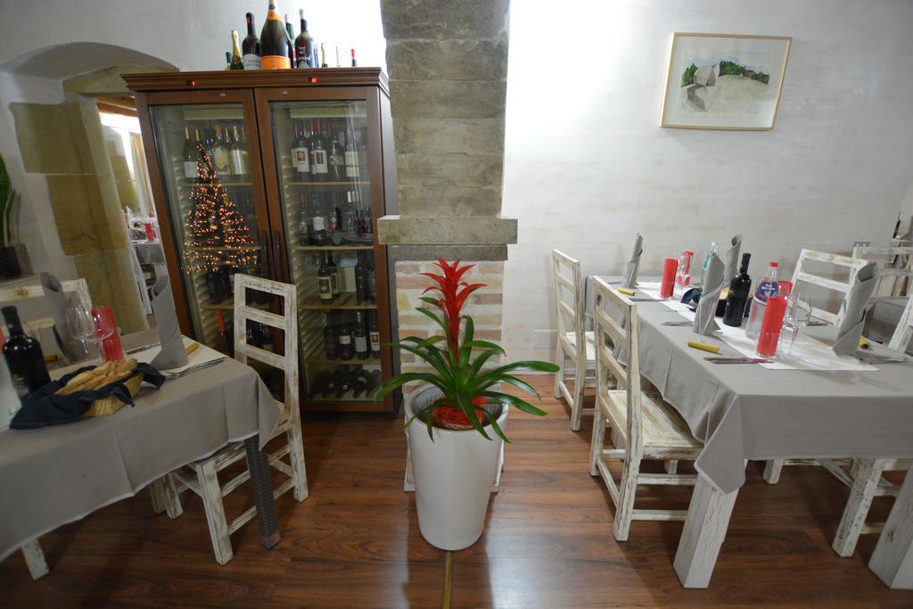 Abas Ristorante Pizzeria Affittacamere Ales Exteriér fotografie