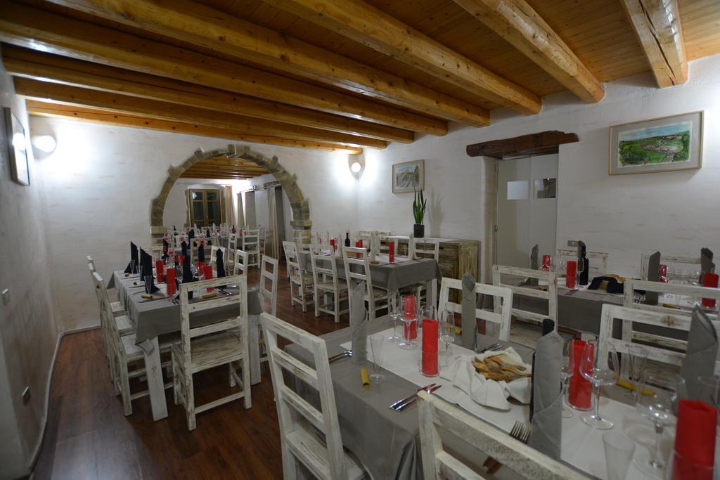 Abas Ristorante Pizzeria Affittacamere Ales Exteriér fotografie