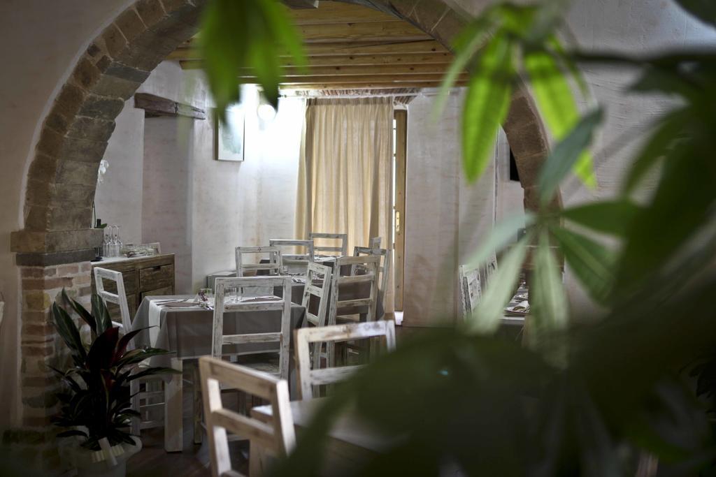 Abas Ristorante Pizzeria Affittacamere Ales Exteriér fotografie
