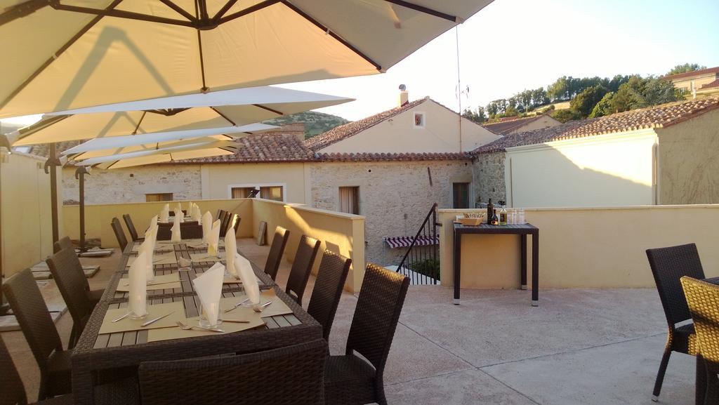 Abas Ristorante Pizzeria Affittacamere Ales Exteriér fotografie